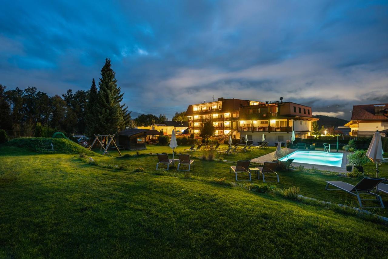 Hotel Reischach Брунико Екстериор снимка