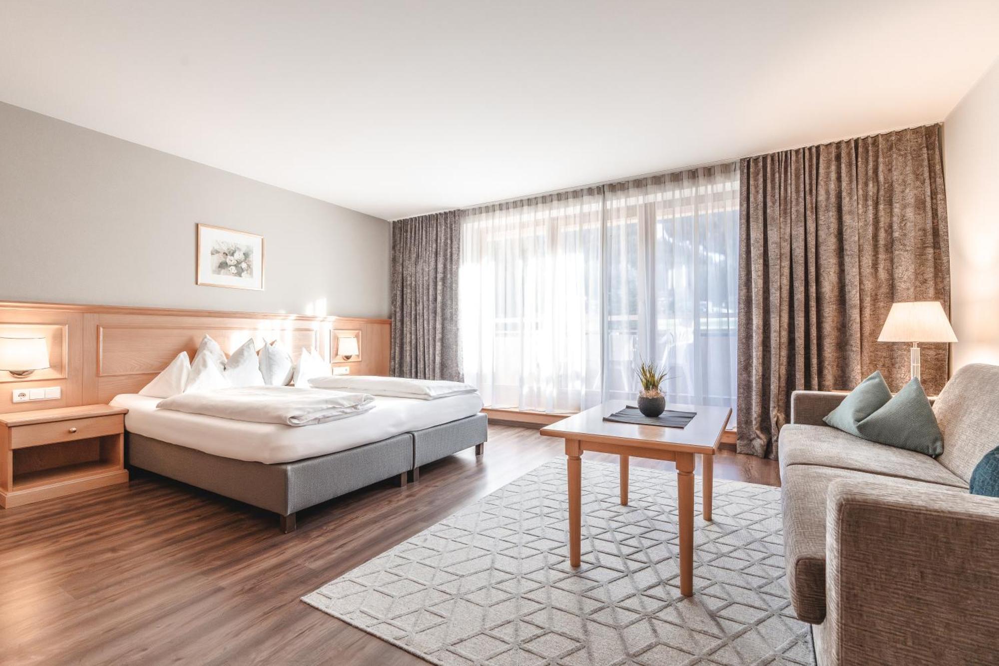 Hotel Reischach Брунико Екстериор снимка