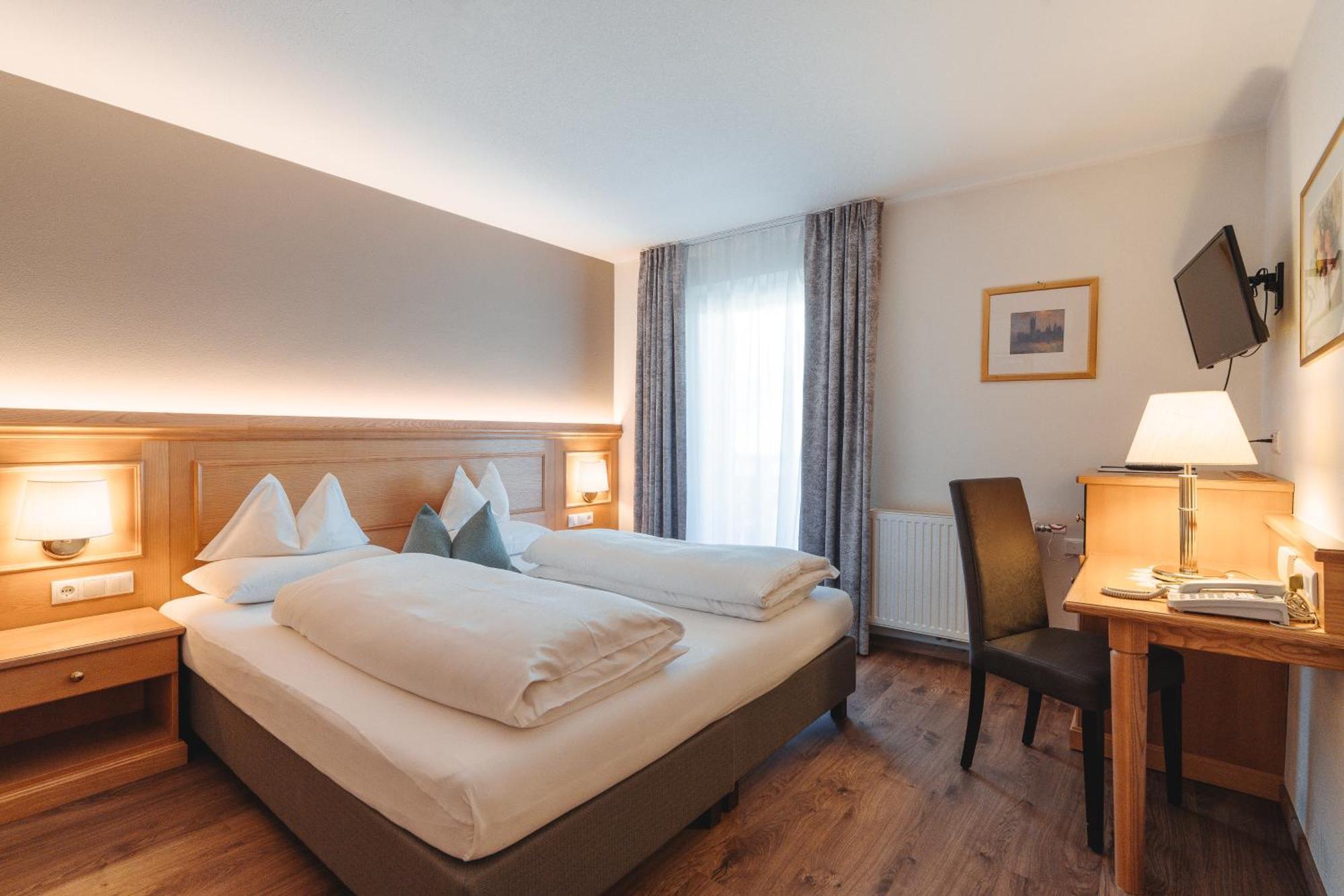 Hotel Reischach Брунико Екстериор снимка