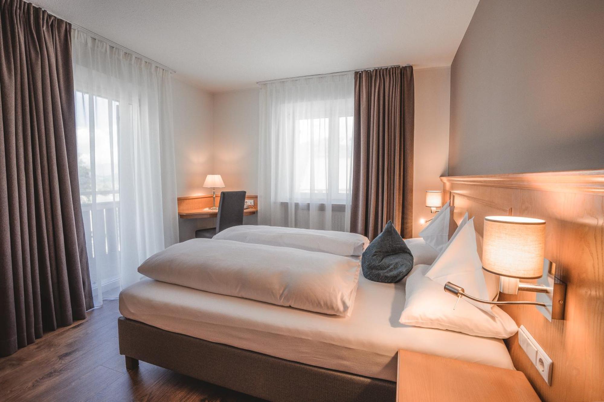 Hotel Reischach Брунико Екстериор снимка