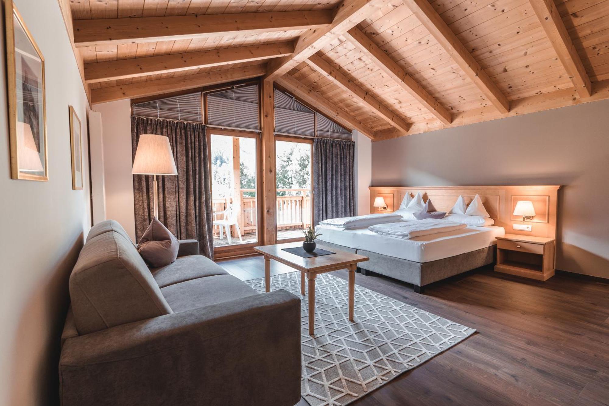 Hotel Reischach Брунико Екстериор снимка