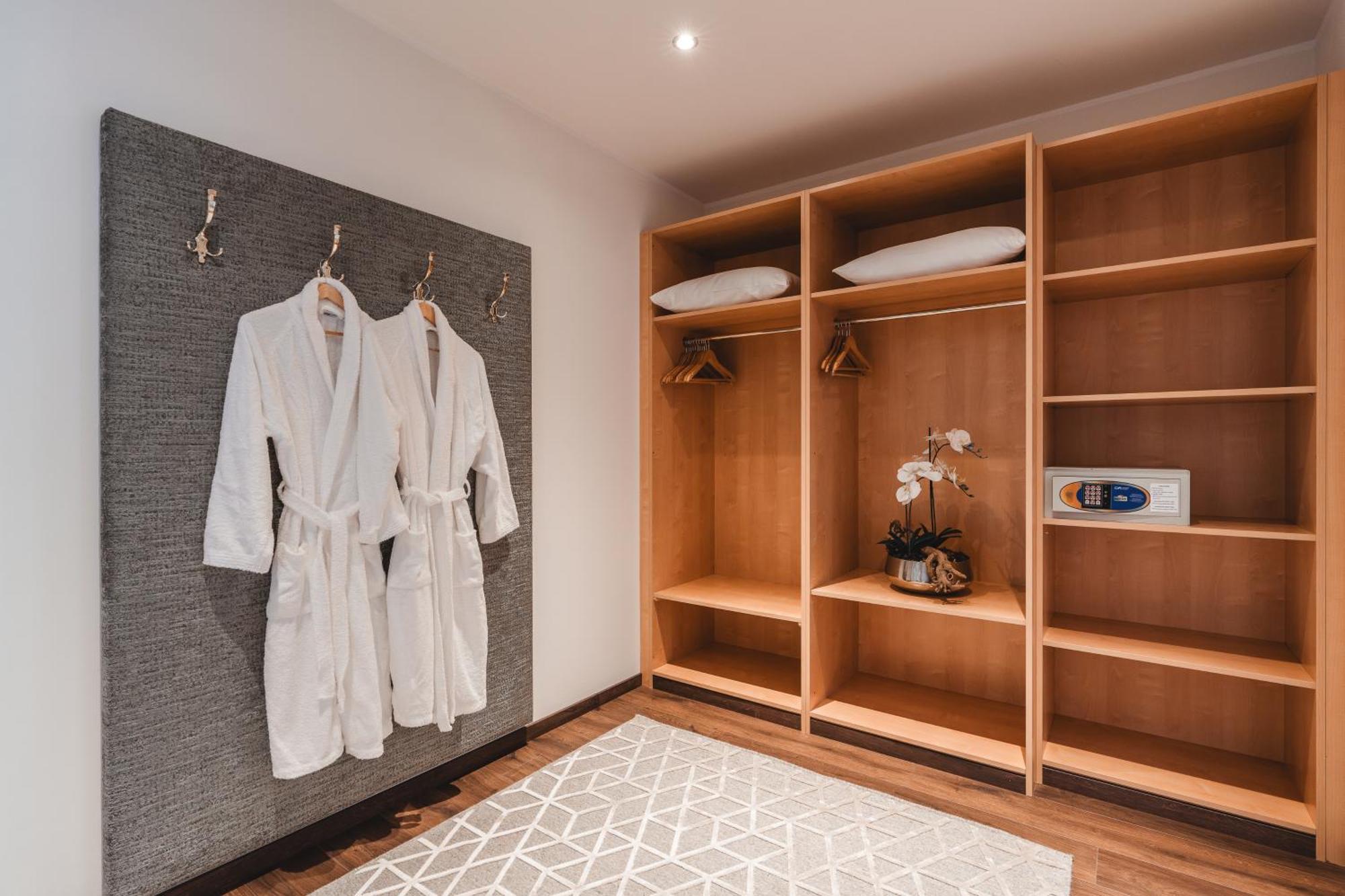 Hotel Reischach Брунико Екстериор снимка