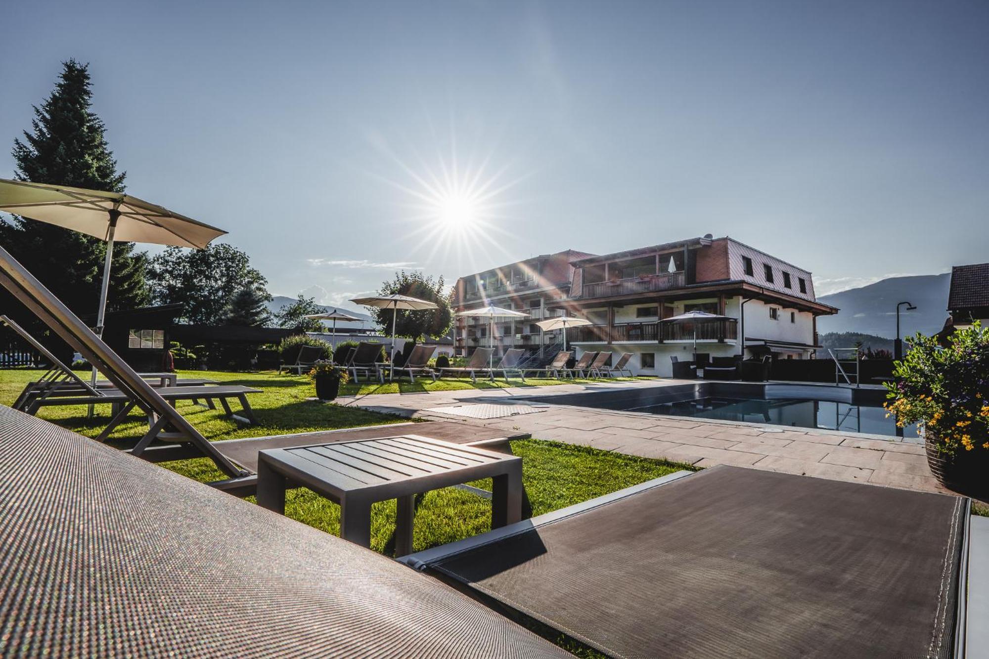 Hotel Reischach Брунико Екстериор снимка