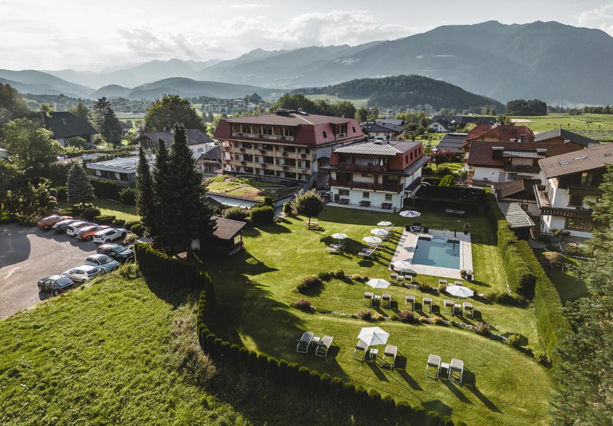 Hotel Reischach Брунико Екстериор снимка
