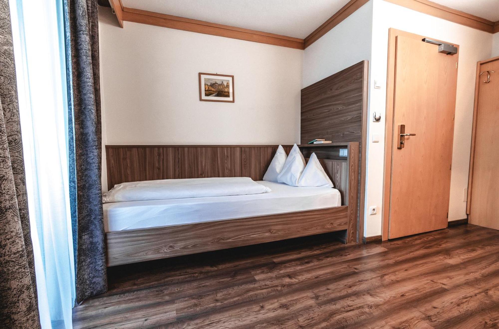 Hotel Reischach Брунико Екстериор снимка
