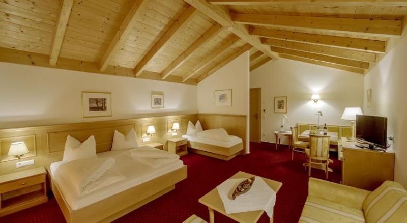 Hotel Reischach Брунико Екстериор снимка