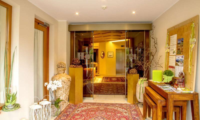 Hotel Reischach Брунико Екстериор снимка