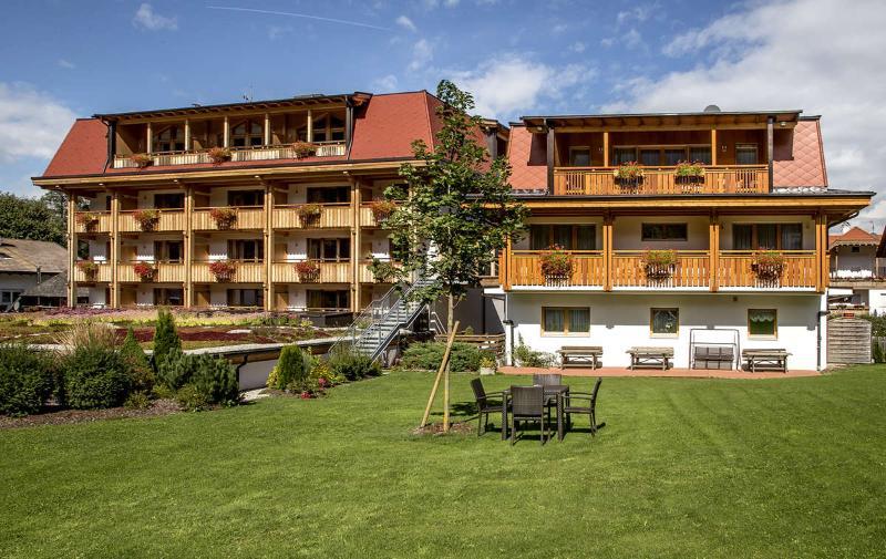 Hotel Reischach Брунико Екстериор снимка
