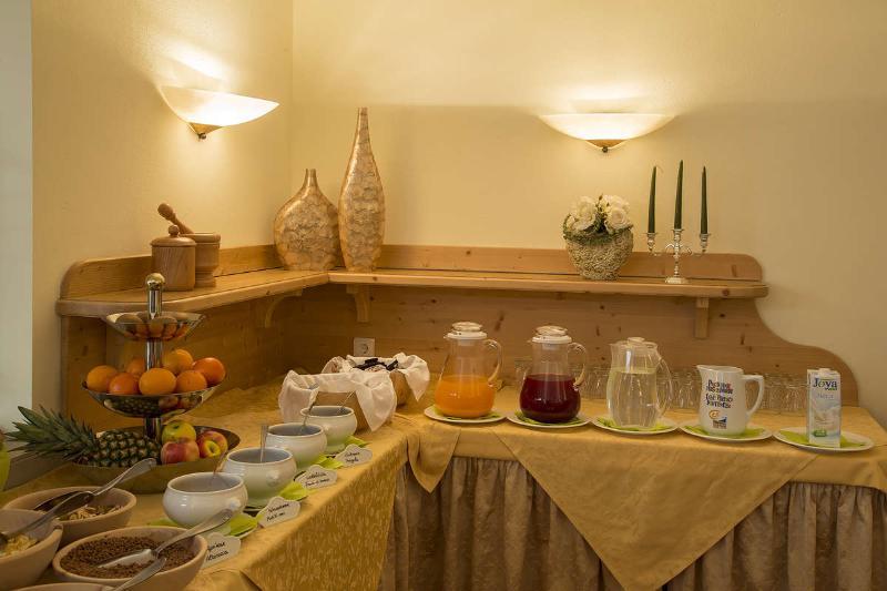 Hotel Reischach Брунико Екстериор снимка