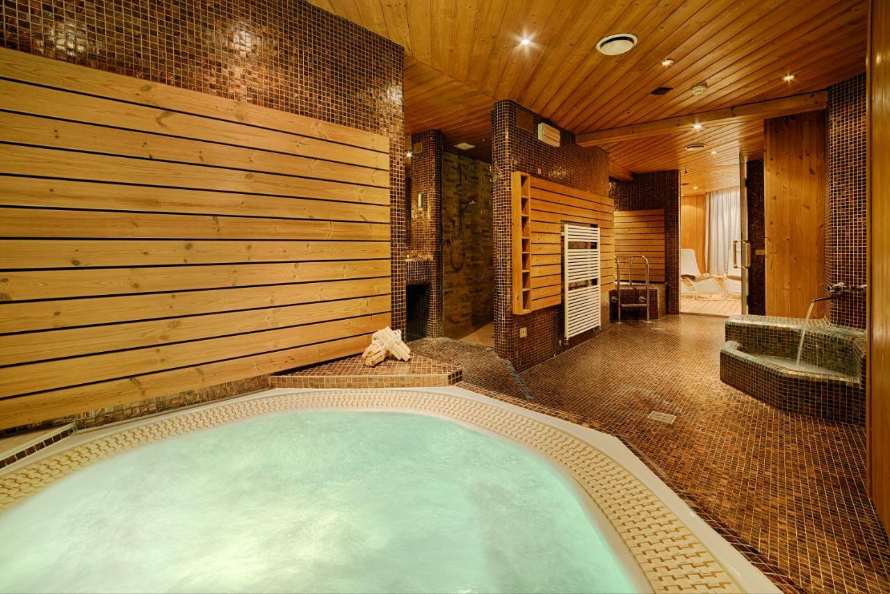 Hotel Reischach Брунико Екстериор снимка